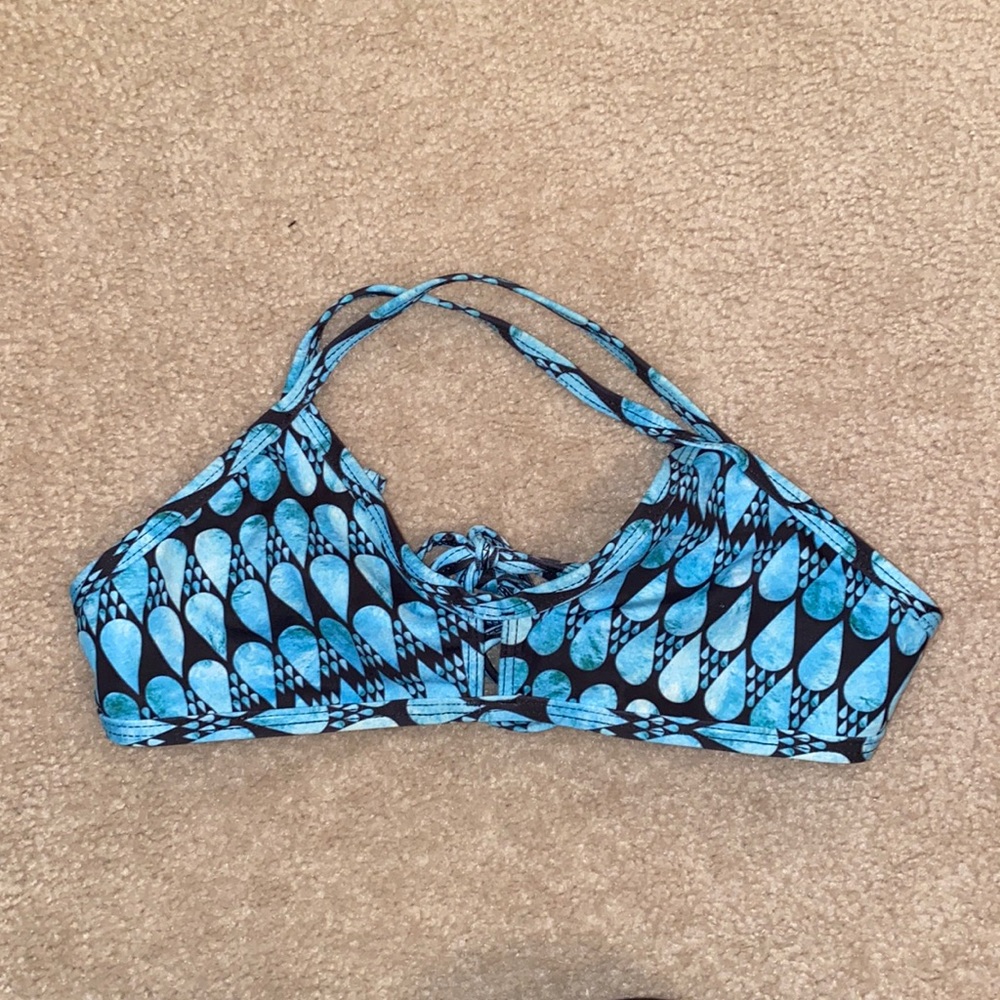 JOLYN Vent Printed Top